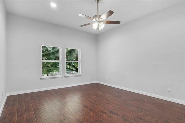 Building Photo - Gorgeous New Remodeled 2 Bedroom Condo nea...