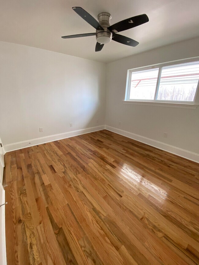 Master Bed - 4918 Eastern St