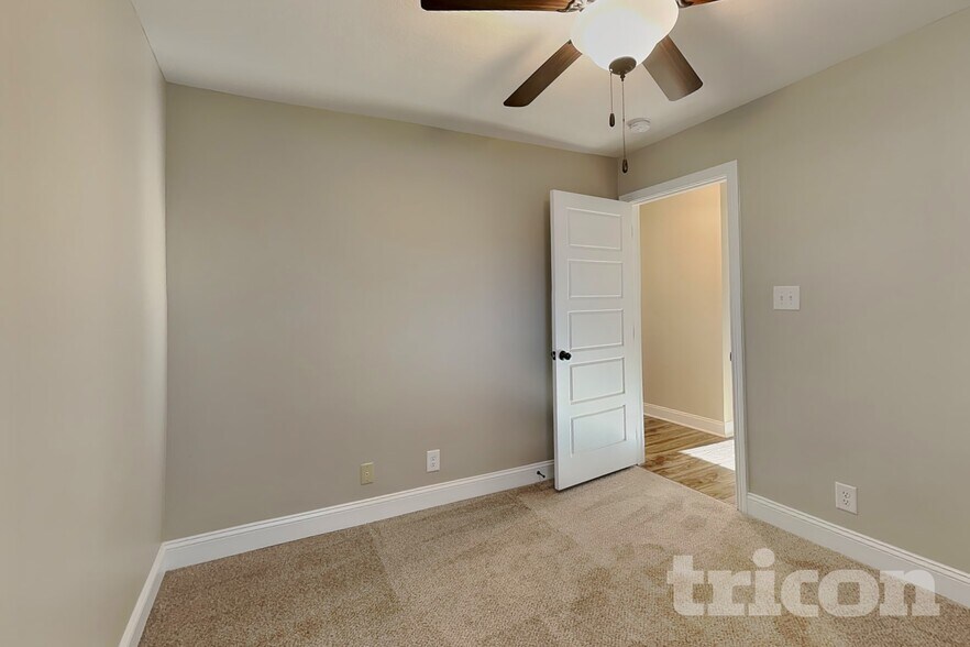 Building Photo - 2945 Lancelot Ln