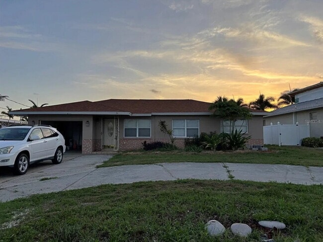 Primary Photo - "Charming 3-Bed, 2-Bath Home in Bradenton Oasis – Your Perfect Florida Retreat!"