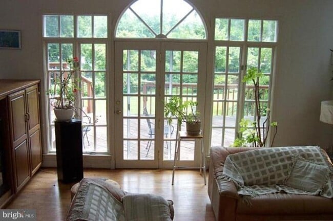 Building Photo - 9405 Locust Hill Rd