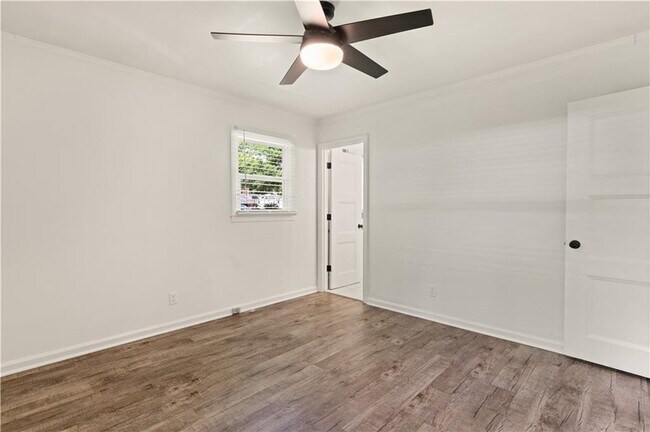 Building Photo - 3120 Willow Ave