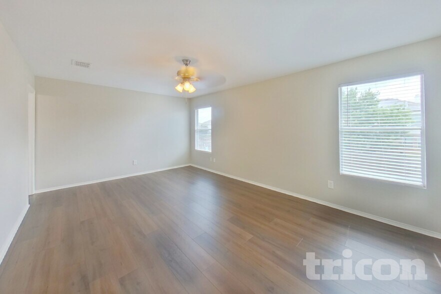 Building Photo - 1221 Dianthus Dr