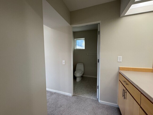 Building Photo - Breathtaking views of Chuckanut Bay!!