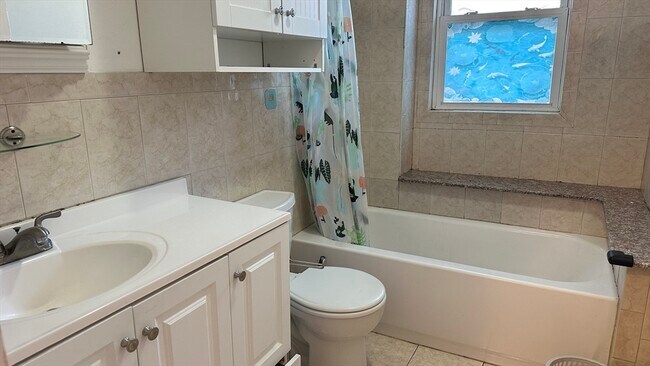 Building Photo - 10 Channing St