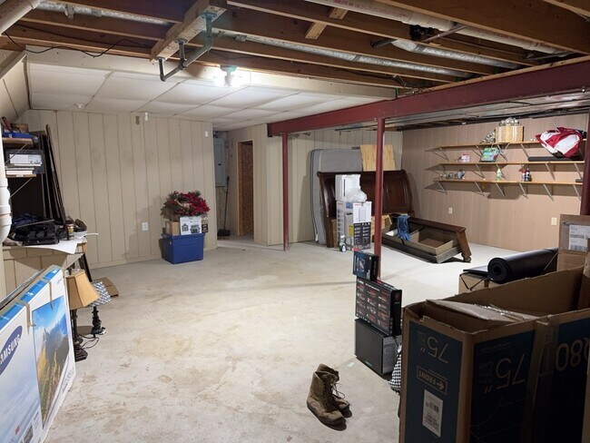 Building Photo - 36420 N Tamarack Dr