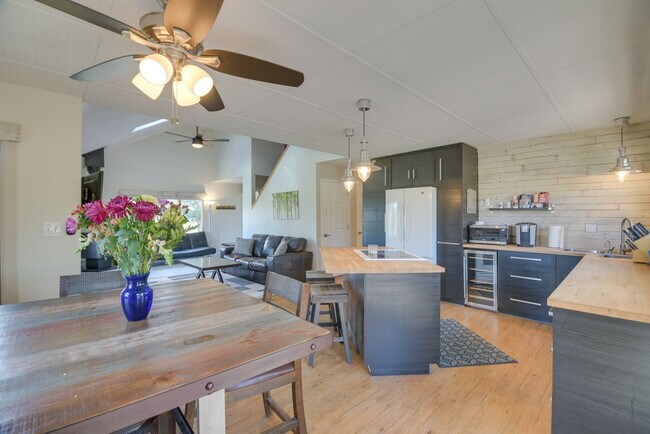 Building Photo - 465 Springmeadow Way