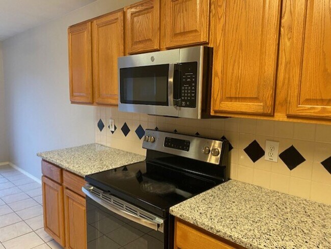 Building Photo - Open-Concept Living with Style, Space & Location