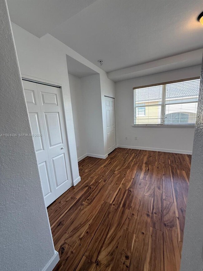 Building Photo - 5543 NW 112th Pl