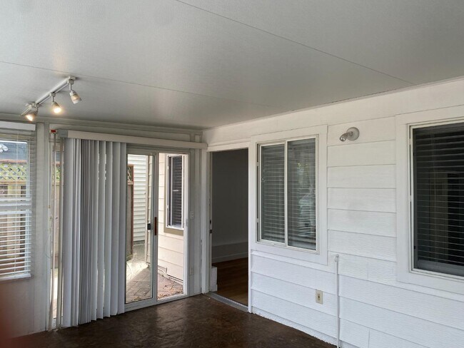 Building Photo - 81 Camelot Ct