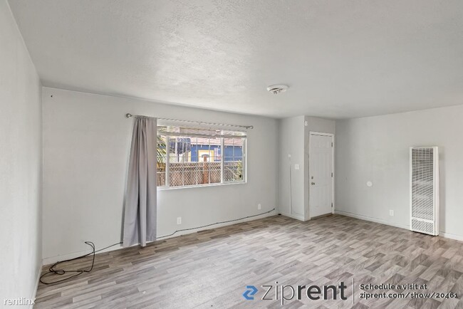 Building Photo - 2 br, 1 bath Triplex - 1466 77th Avenue, O...