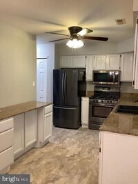 Building Photo - 235 Balin Ct