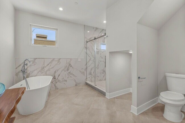 Building Photo - 1645 W Cabot St