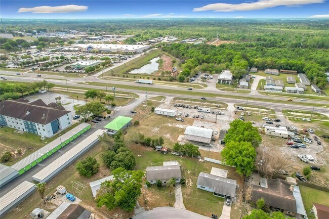 Building Photo - 201 Valencia Dr