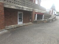 Building Photo - 122 Jane St