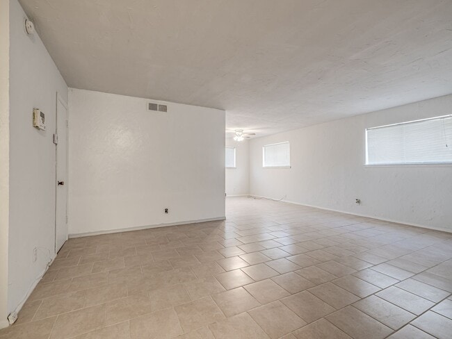 Building Photo - Updated in NE OKC for rent! Minutes to Broadway Extension/235 and Downtown!