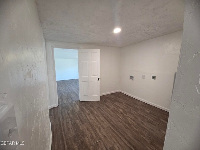 Building Photo - 363 Ontiveros St