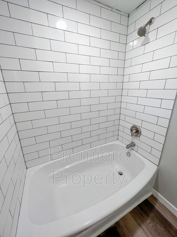 Building Photo - 11700 E 60th St