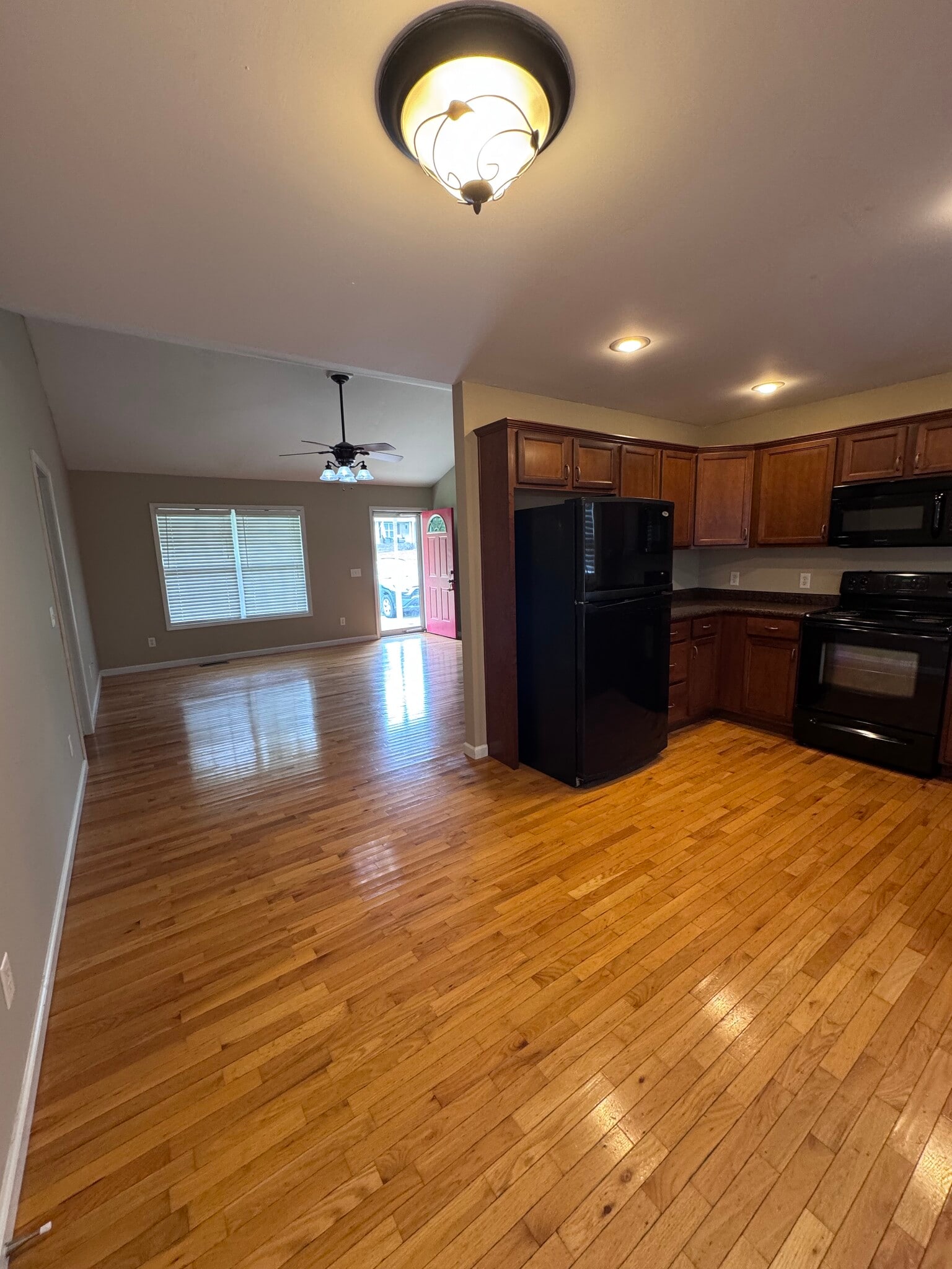 Building Photo - 3570 Castlebrooke Ln