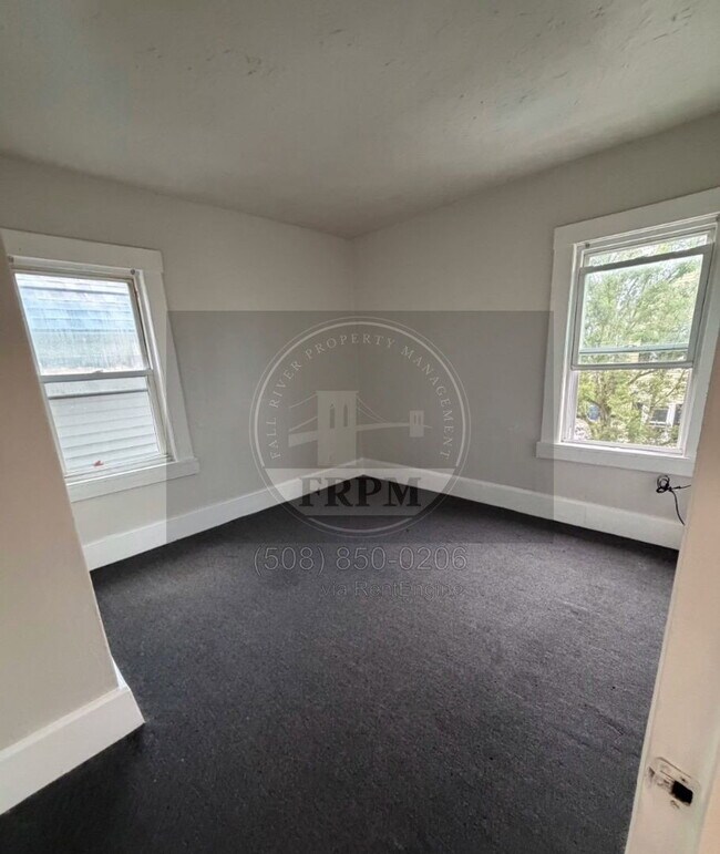 Building Photo - 441 Rivet St