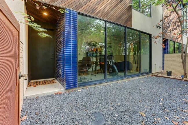 Building Photo - 1713 Bluebonnet Ln