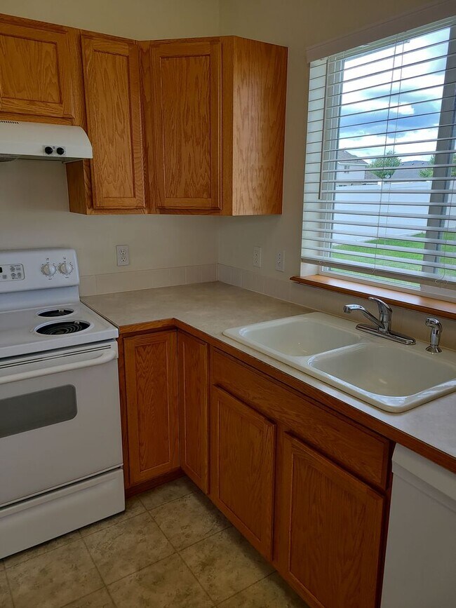 Building Photo - Lovely 3 Bedroom 2 Bath Sunshine Meadows Home for Rent!