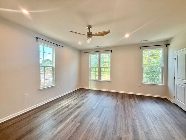 Building Photo - 1130 Romeria Dr