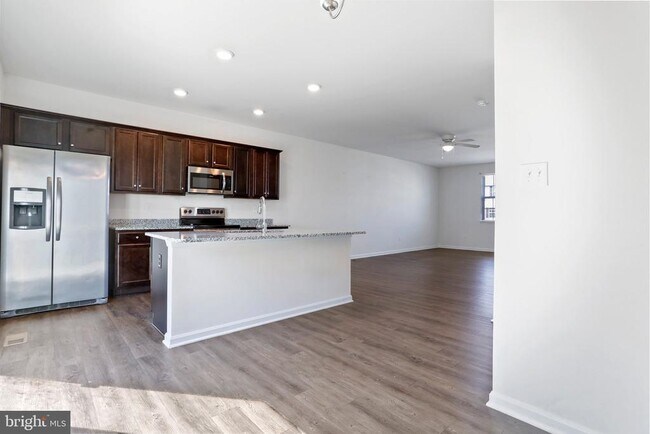 Building Photo - 22 Vespucci Ln