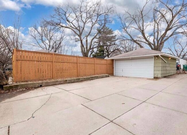 Building Photo - Lovely 4 Bedroom - Lee Park Neighborhood