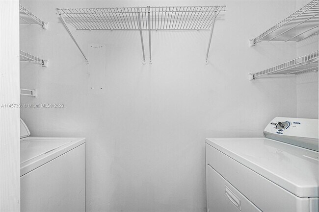 Building Photo - 3001 NE 185th St