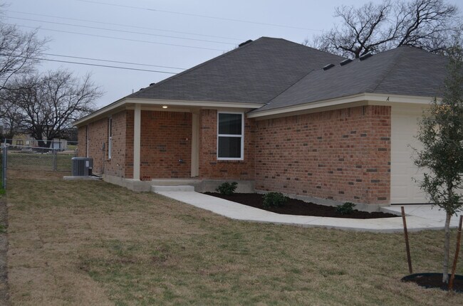 Building Photo - 211 Coby Dr