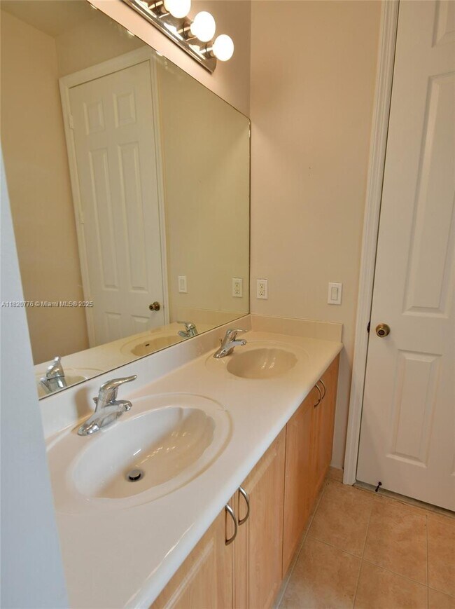 Building Photo - 8940 SW 228th Ln