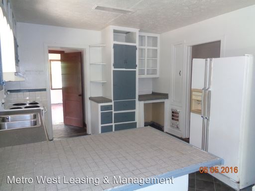 Building Photo - 810 N Park St