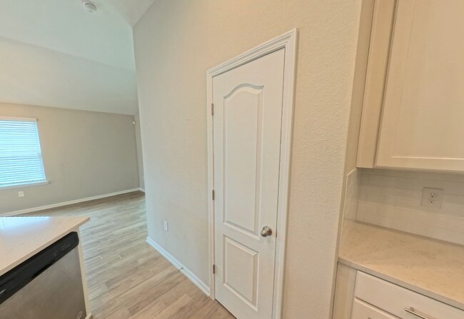 Building Photo - 70409 Winding River Dr