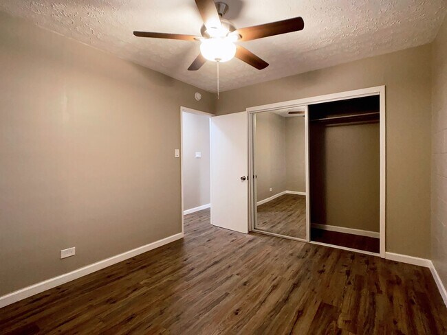 Building Photo - 716 Lukepane Ave