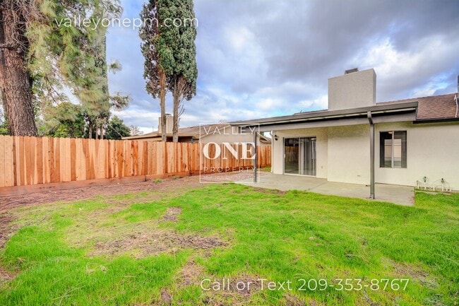 Building Photo - 2232 Ridgeway Dr