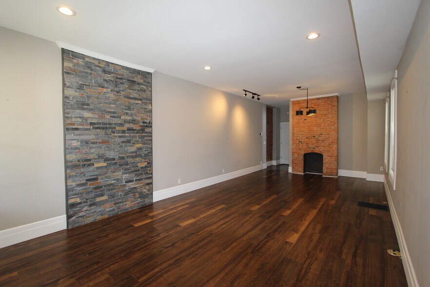 Building Photo - 164 N 18th St