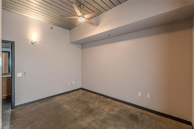 Building Photo - 620 Glen Iris Dr NE