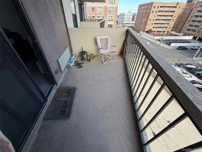 Building Photo - 360 Shore Rd