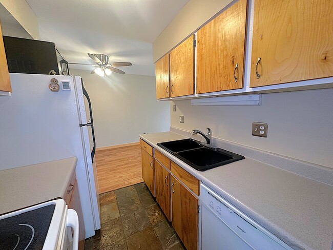 Building Photo - 280 E Highline Cir