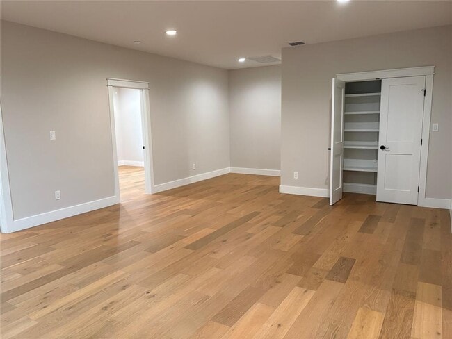 Building Photo - 410 Stagecoach Trail