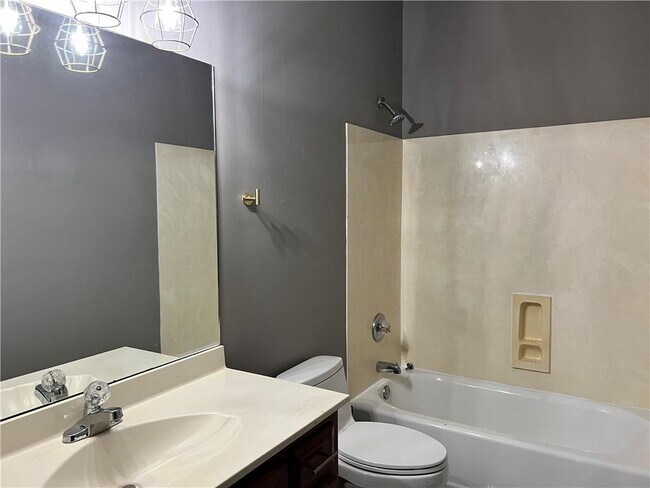 Building Photo - 5035 Hamptons Club Dr