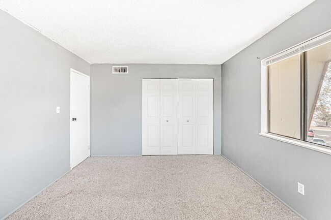 Building Photo - Vibrant Newly Remodeled 2 Bed 1 Bath Condo...