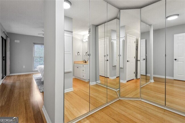 Building Photo - 1110 Pine Heights Dr NE