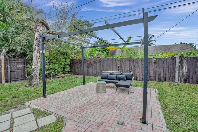 Building Photo - 1605 NW 7th Terrace