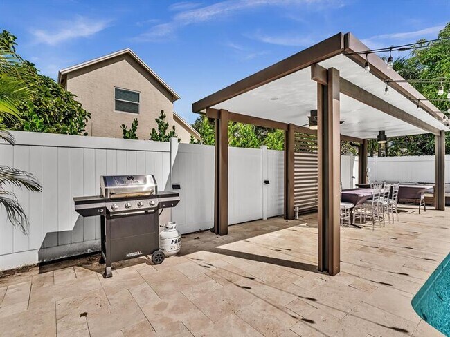 Building Photo - 9831 SW 58th Ct