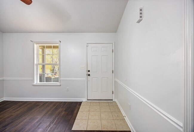 Building Photo - 638 Goodale Ln