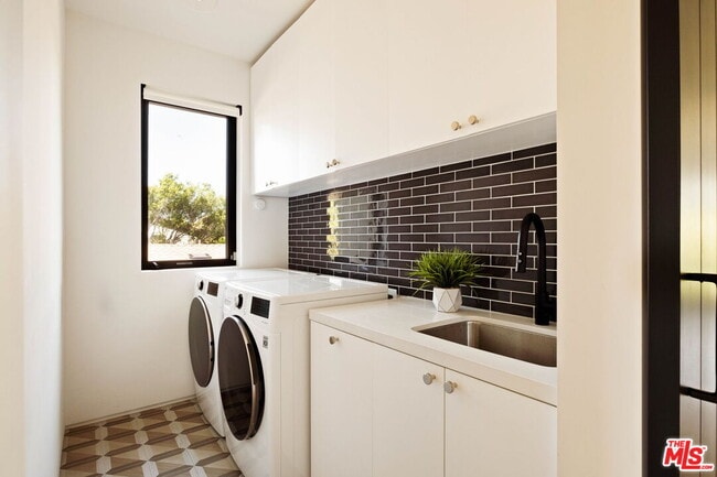 Building Photo - 2137 Glyndon Ave