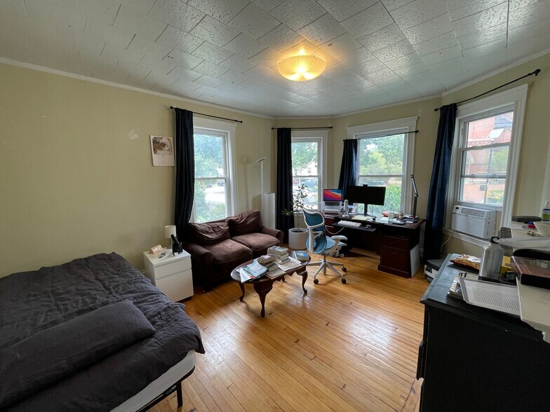 Primary Photo - 102 Prospect St