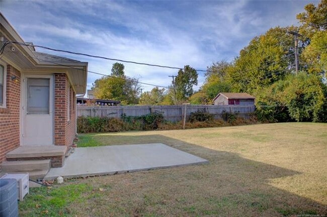 Building Photo - Charming Midtown Bungalow!